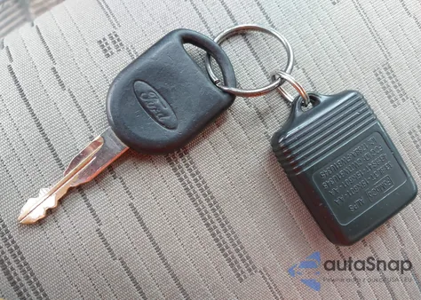 2008 Ford Focus Se/Ses z USA, uszkodzony, nr VIN 1FAHP35N28W140585